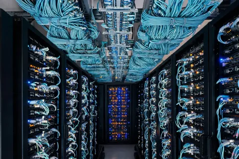 Hyperscale datacenter cable tray